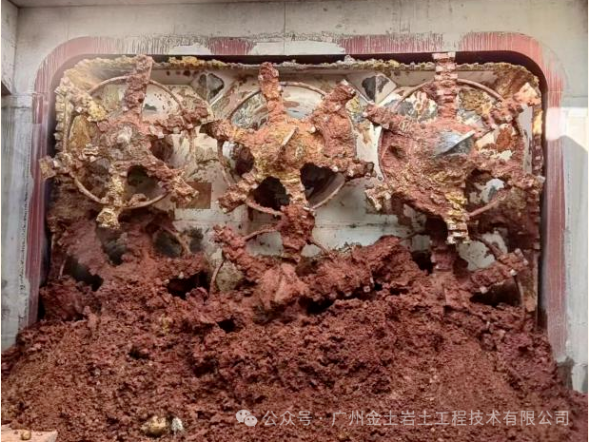 热烈庆祝东莞地铁1号线连平站（原大岭山北站）地铁出入口矩形顶管顺利贯通